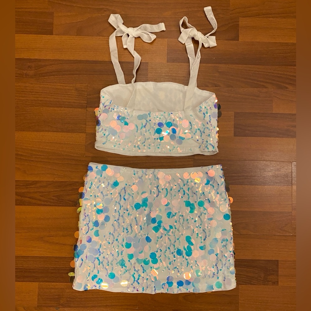 White Holographic Disc Sequin Bow Tie Top & Mini Skirt Set - Picture 2 of 5